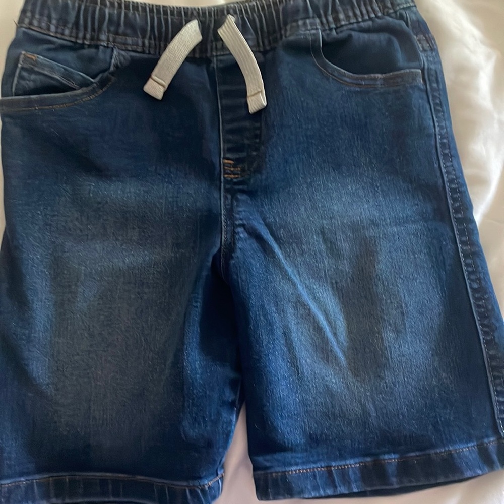 Boy's shorts Size 7 blue. used like new